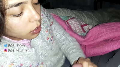 مان پنهنجي مڙس جو سمورو کير نگلندو آهيان - زبان سان گڏ ڏيکاريندي